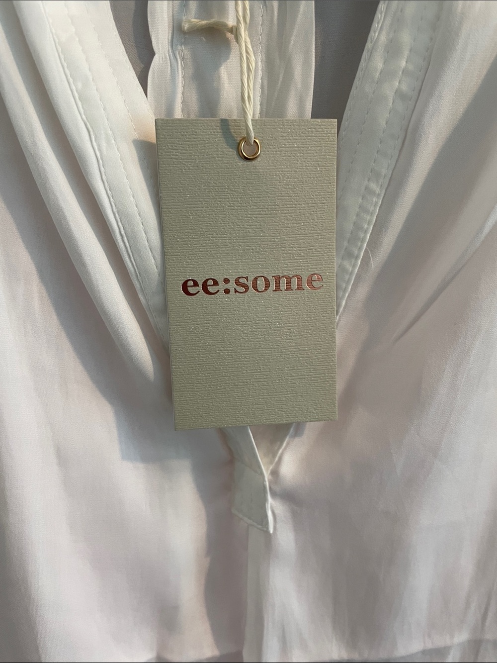 eesome White V-Neck Flutter Sleeve Blouse - Picture 4 of 4